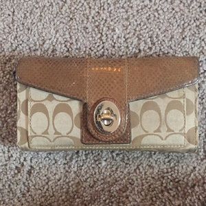💜 New in Closet- Coach Multi Pocket Wallet 💜